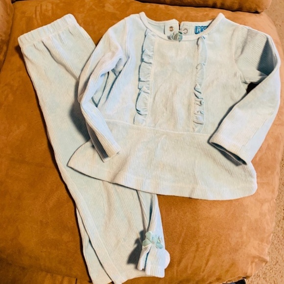 Children’s Place Girls 2-piece matching outfit - Picture 1 of 3